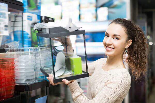 Choosing an Aquarium in Store Choosing an Aquarium